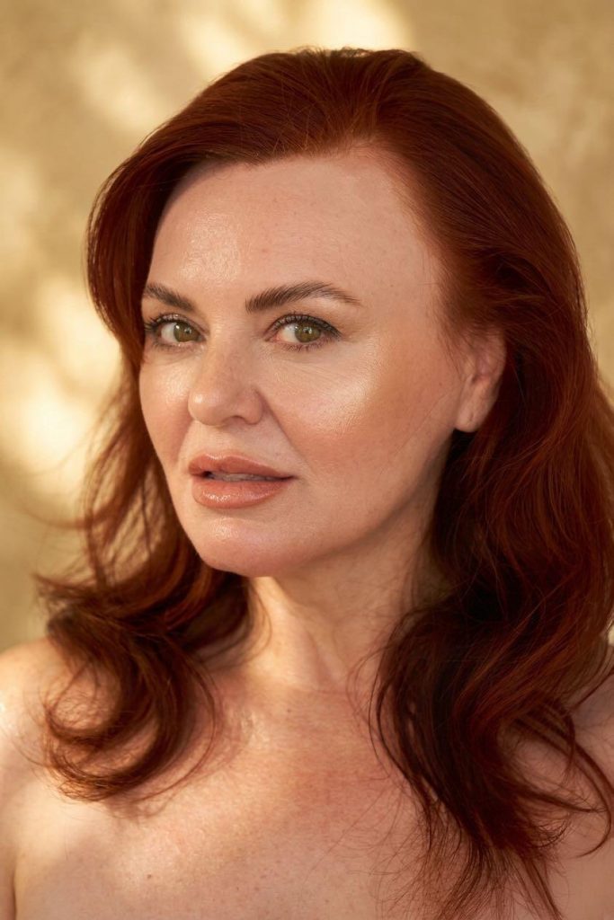 natural perfect bronze makeup, Mature skin makeup. makeup trends, glowy skin. fair skin bronze makeup. orange lips. Summer makeup trends